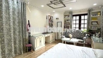 SIÊU PHẨM STUDIO ĐẦY ĐỦ NỘI THẤT - TOILET VÁCH NGĂN NGAY QUẬN 10
