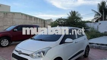 Hyundai Grand i10 Trắng AT gia đình bản phum
