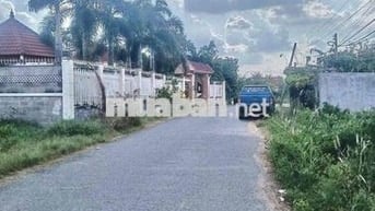 Do đang ở nước ngoài không người trông coi . nên cần bán đất