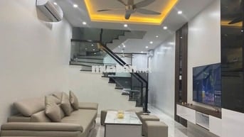 Cho thuê nhà Bát Khối, ô tô đỗ cửa, nhà mới, full nội thất, 4pn.