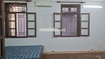 Chính chủ có phòng 25m2 tầng 2 ở 26 đặng xuân bảng đi vào