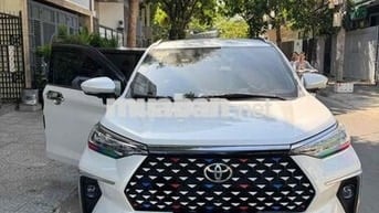 Toyota Trắng 7 chỗ