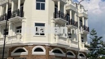 Chính chủ bán gấp căn góc nhà phố Icon Central ngay cổng chào ra vào