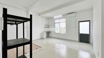 CHO THUÊ BAN CÔNG Ở ĐƯỢC 5 NGƯỜI GẦN ĐH CÔNG NGHỆ SÀI GÒN - PHẠM HÙNG