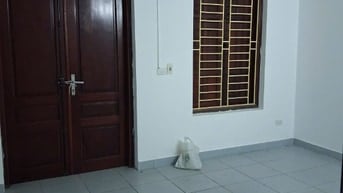 Cho thuê nhà riêng, ngõ 472 Lạc Long Quân, gần nhà hàng Sen Tây Hồ