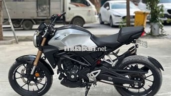 Honda CB150R màu Bạc