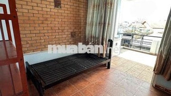 Phòng ban công ngay chợ Thủ Đức