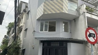 Nhà mới, sạch sẽ, 3PN,4WC, gần chợ, trường học, gần trung tâm