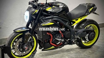 TRIUMOH SPEED TRIPLE 1050 2010.