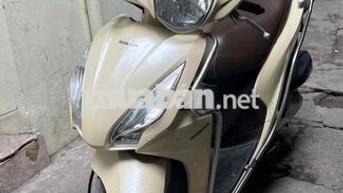 Honda Vision màu Kem