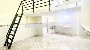 Phòng trọ quận 4 25m2 ngay trung tâm LẦU 1 có BAN CÔNG