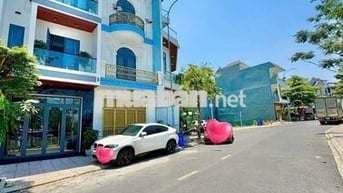 Bán nhà 3 tầng hoàn công Phú Hồng Thịnh 8 
