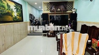 Nhà rộng 2 tầng, gần công viên Nguyễn Sỹ Sách.
