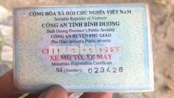 xe cợp dang ket tien nên ra di em no