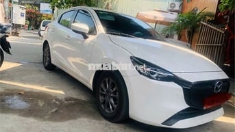 Mazda 2 Trắng 4800 km