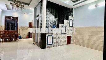 Cho Thuê Nhà DT 180m2 1Trệt 2Lầu 4Pn 4Wc Sân Xe Máy Hẻm Xe Tải