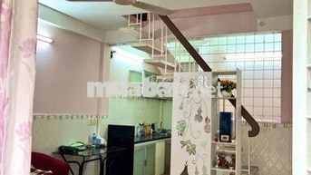 Q. Tân Bình! Nhà 3 lầu, gần khu triển lãm. Gồm 3pn và 2 Tollet