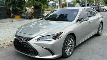 Lexus ES300h 2023 Hybrid 24000 km Bạc