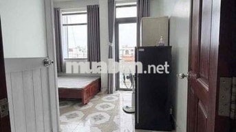 Phòng ban công giá rẻ có đủ nội thất gần CVPM Quang Trung
