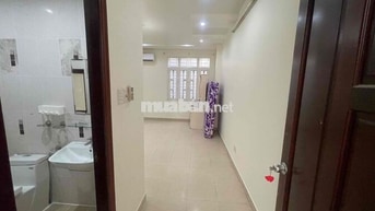 Phòng Mới Cần Cho Thuê - Cửa Sổ Trời , Phòng Rộng Thoáng mát