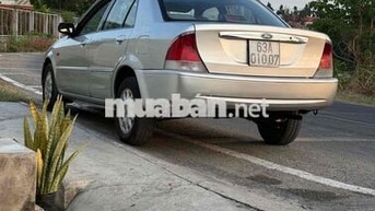 Ford 5 chỗ màu Bạc