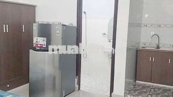 phòng rộng, full nội thất,ban công, cửa sổ 