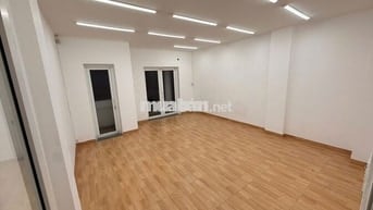 Văn phòng nguyên sàn lầu 3 80m2 giá 8tr