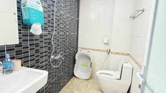 BÁN NHÀ PHÔ TÂN MAI Ô TÔ VÀO NHÀ LÔ GÓC 2 MẶT NGÕ SÂN VƯỜN 12.9 TỶ
