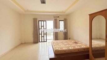 Cho thuê phòng có ban công rộng 35m2 gần ql50 bx q8