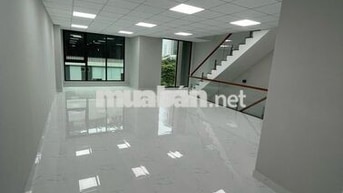 Cho thuê tòa nhà văn phòng hẻm Bàn Cờ Q.3 , 4,5x17m , 5 lầu giá 42 tr