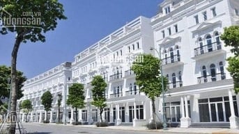 cần bán nhà mặt sân ngõ 43 phố Nguyễn Ngọc Nại DTSĐ 47m,4T,giá 16,5 tỷ
