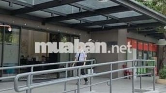 đi định cư nước ngòai bán nhà gấp căn gốc giá rẻ  view hồ bơi