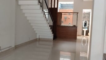 Cho thuê nhà mặt tiền đường số 27a hầm trệt 2 sân thượng, giá 40tr/th