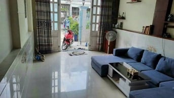 Bán nhà đẹp gần ngã tư Phạm Hùng-Nguyễn Văn Linh, 4 x 19m, 2 lầu 