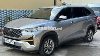 Innova Hybrid cuối 2024 xám Bạc lướt 22.000 km