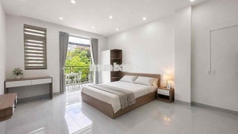 THUÊ  CĂN HỘ NGAY NƠ TRANG LONG 43M2 BAN CÔNG LỚN FULL NỘI THẤT