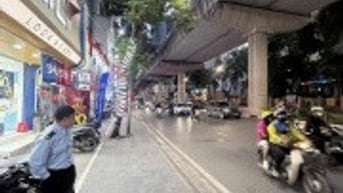 Bán Nhà mặt phố Cầu Giấy - 20m2 - chỉ 8, x tỷ 