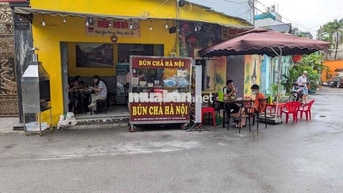 San mặt bằng đối diện chung cư