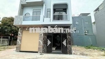 nhà phố có phòng ngủ dưới khu lộc phát 22/12 giá rẻ nhất khu