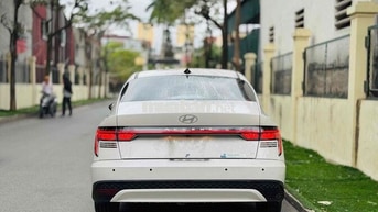 Hyundai Accent Trắng 5 chỗ Số tự động