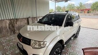 Mitsubishi Pajero Sport Trắng