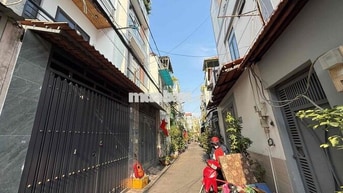 Cho thuê nhà nguyên căn Lê Văn Thọ P11
