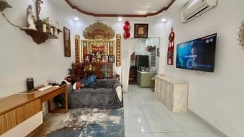Chủ cần bán nhà hẻm xe - giá 5,1ty