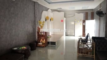 Nhà đối diện trường cấp 3 Hùng Vương - Long An