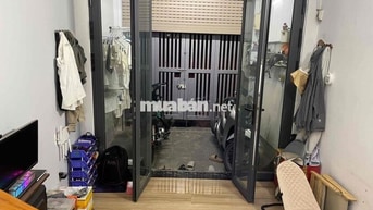 cần cho thuê nhà nguyên căn view sông( đang làm lại rất rộng) 3x13