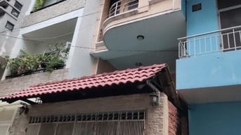 Cô Huệ đi định cư cần bán gấp nhà hẻm gần cầu Thị Nghè 64m2 