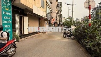 Tôi cần bán nhà 5tầng thang máy, mặt phố Âu Cơ.