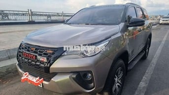 Toyota Fortuner 2020 Số sàn Nâu