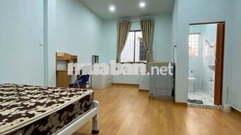 Nhà mình còn trống 1 phòng cho thuê, Huỳnh Văn Bánh