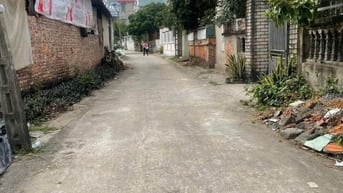 LÔ GÓC ĐƯỜNG THÔNG OTO CÁCH CHỢ NÔM KHOẢNG 2KM CÁCH ĐƯỜNG TÀU 385 KHOẢ